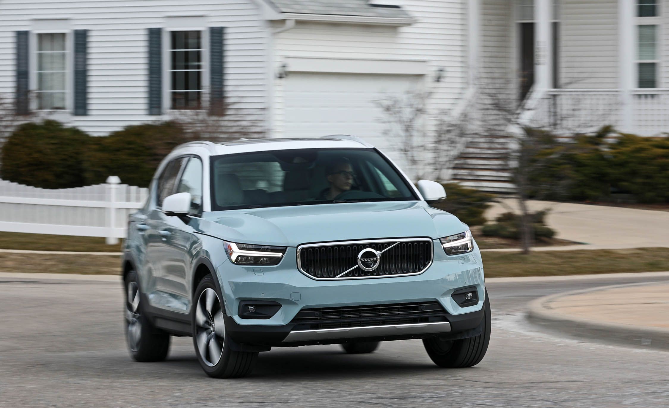 Volvo Xc40 Reviews Price Photos And Specs Car Volvo Xc40 Reviews Price Photos And Specs Car Driver