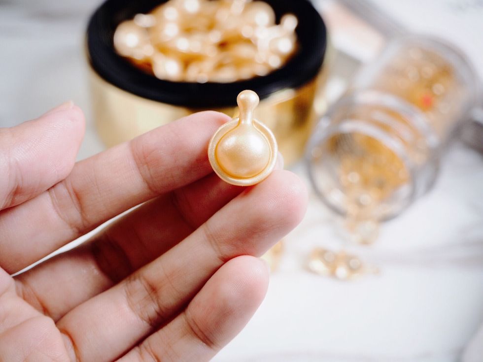 Food, Pearl, Hand, Dish, Nail, Cuisine, Fashion accessory, Finger, Popcorn, Ring, 