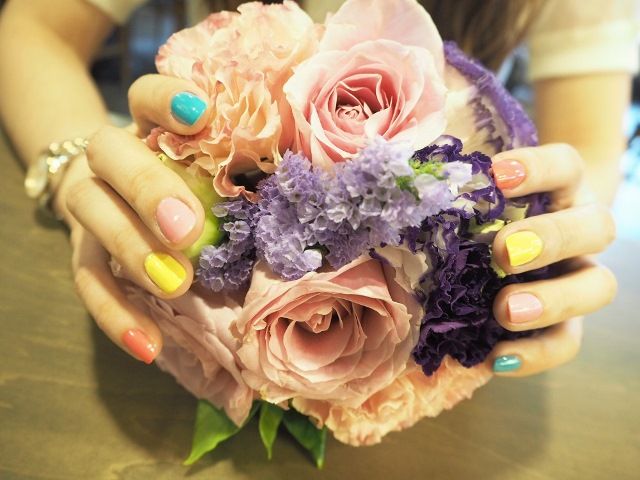 Finger, Blue, Bouquet, Petal, Flower, Hand, Floristry, Cut flowers, Pink, Nail, 