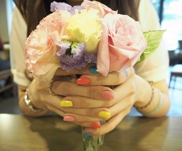 Finger, Yellow, Petal, Flower, Pink, Nail, Flowering plant, Rose family, Cut flowers, Peach, 