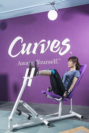 Human body, Human leg, Purple, Knee, Logo, Office chair, Magenta, Violet, Exercise machine, Physical fitness, 