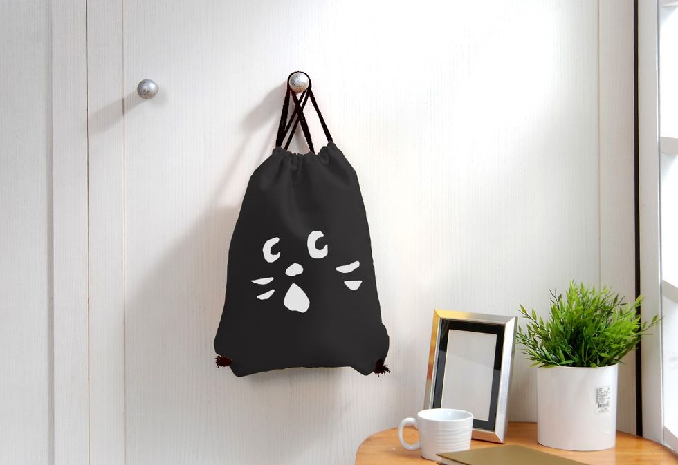 White, Bag, Black, Handbag, Product, Tote bag, Hobo bag, Room, Design, Linens, 