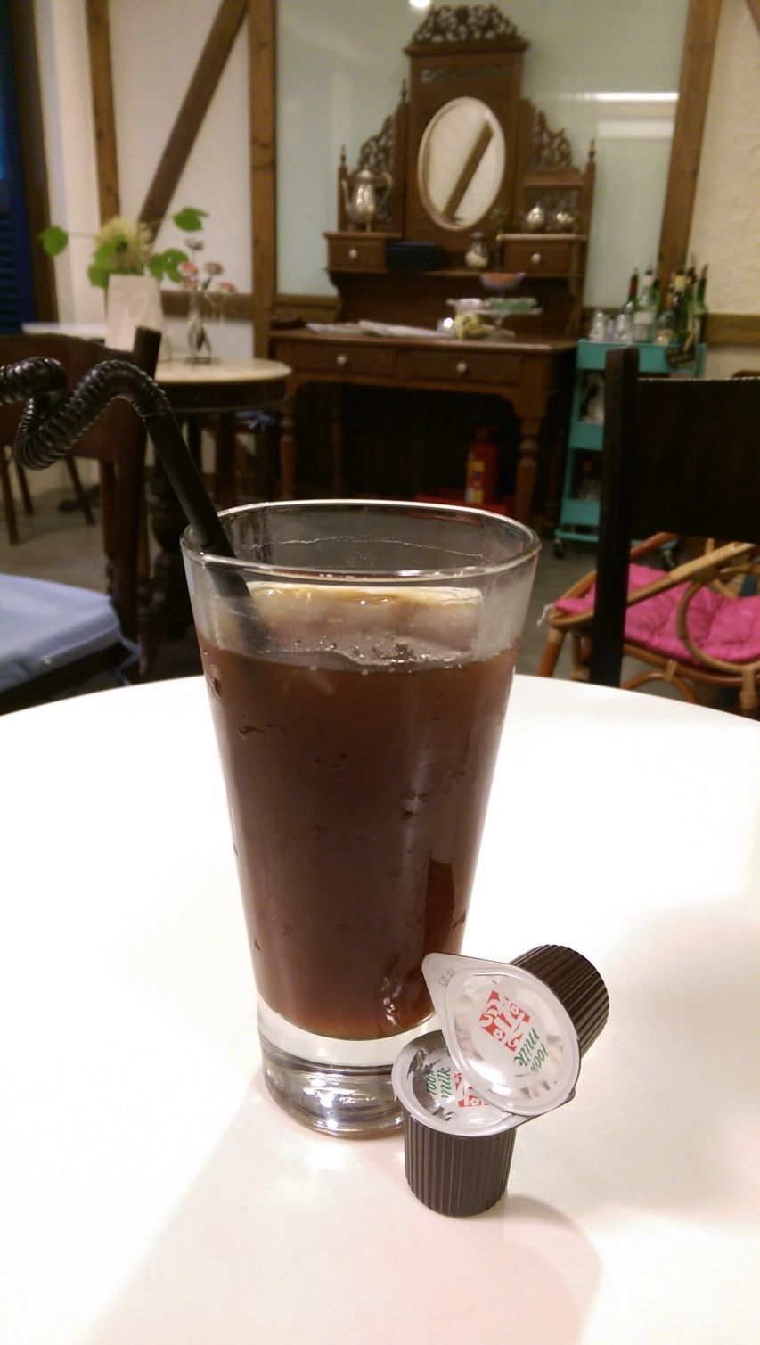Brown, Drink, Liquid, Chair, Non-alcoholic beverage, Drinkware, Picture frame, Coffee, Chocolate milk, Drinking straw, 