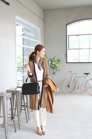 Clothing, Bicycle frame, Bicycle wheel, Bicycle wheel rim, Bicycle tire, Textile, Photograph, Bag, Shoe, Outerwear, 