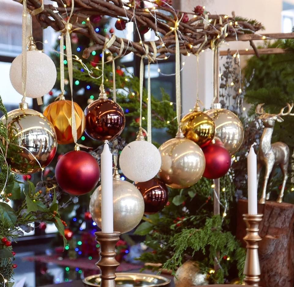 Christmas ornament, Christmas decoration, Christmas, Ornament, Tree, Christmas tree, Interior design, Holiday ornament, Branch, Interior design, 
