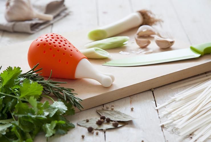Ingredient, Leaf vegetable, Dishware, Cutting board, Kitchen utensil, Fines herbes, Kitchen knife, Produce, Herb, Vegetable, 