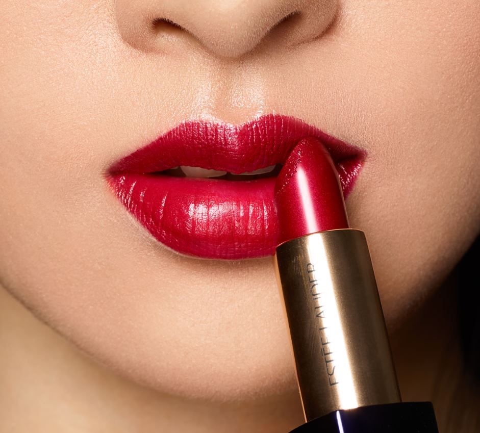 Lip, Red, Lipstick, Lip gloss, Mouth, Beauty, Skin, Nose, Cheek, Cosmetics, 