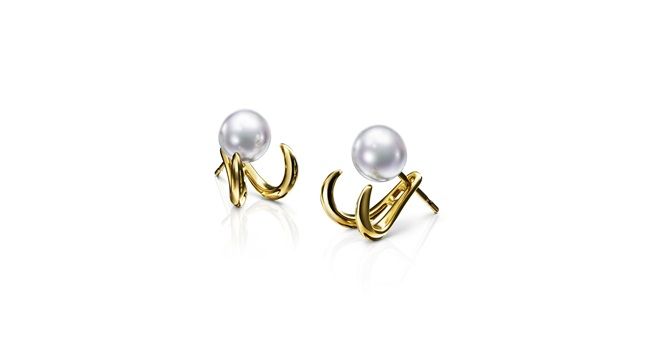 Pearl, Jewellery, Earrings, Fashion accessory, Body jewelry, Gemstone, Natural material, Metal, 