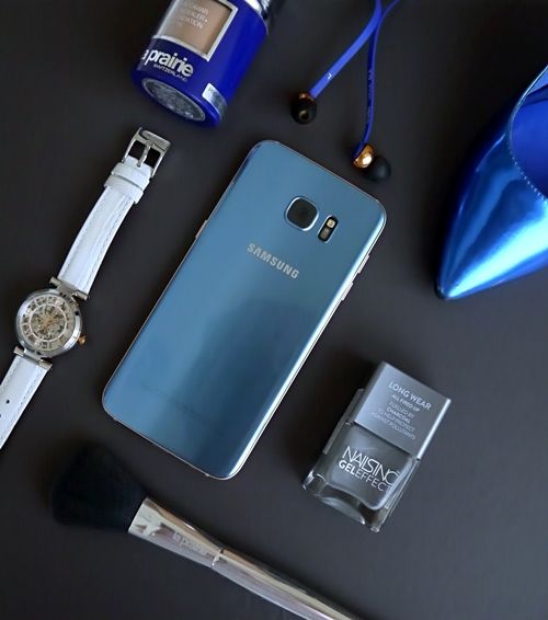 Product, Technology, Electric blue, Metal, Watch, Cobalt blue, Material property, Gadget, Portable communications device, Silver, 