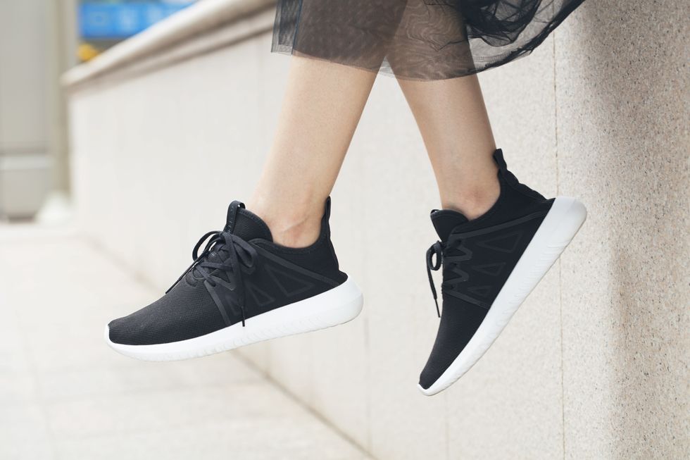 Footwear, White, Shoe, Black, Plimsoll shoe, Skate shoe, Fashion, Leg, Street fashion, Font, 