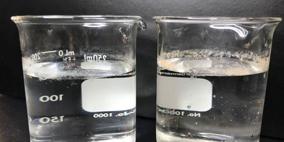 Water, Beaker, Glass, Transparent material, Old fashioned glass, Product, Solution, Tumbler, Highball glass, Liquid, 