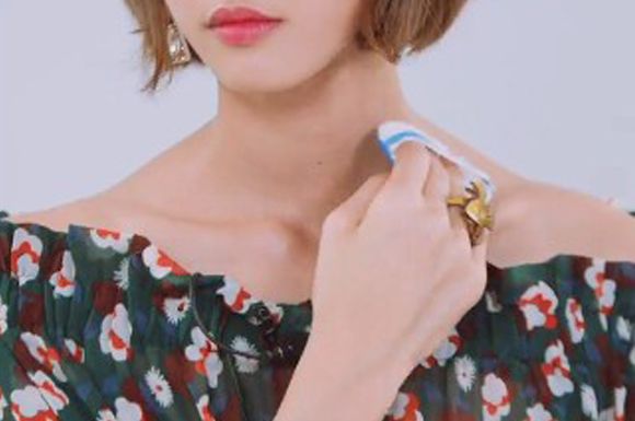 Finger, Blue, Lip, Hairstyle, Skin, Chin, Shoulder, Joint, Pattern, Style, 