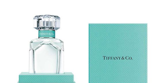 Perfume, Product, Glass bottle, Bottle, Water, Fluid, Bottle stopper & saver, 