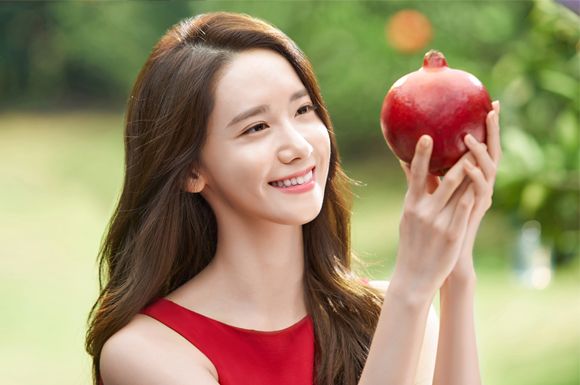 Lip, Finger, Fruit, Happy, Produce, People in nature, Natural foods, Beauty, Long hair, Flowering plant, 