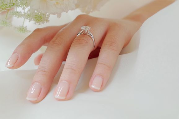 Finger, Skin, Jewellery, Nail, Nail care, Fashion accessory, Engagement ring, Ring, Manicure, Wedding ring, 
