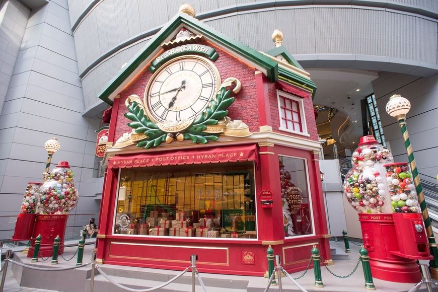 Architecture, Wall clock, Clock, Holiday, Quartz clock, Christmas, Christmas decoration, Flowerpot, 