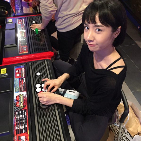 Technology, Electronic instrument, Electronic device, Black hair, Machine, Audio engineer, Games, 