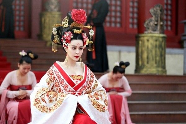 Hairstyle, Stairs, Tradition, Headgear, Fashion accessory, Hair accessory, Fashion, Temple, Sakko, Costume, 