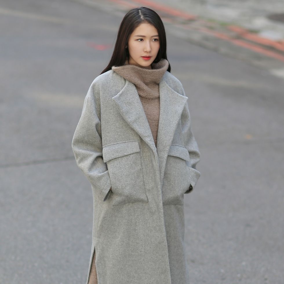 Clothing, Sleeve, Coat, Textile, Joint, Outerwear, Street fashion, Overcoat, Style, Fashion model, 