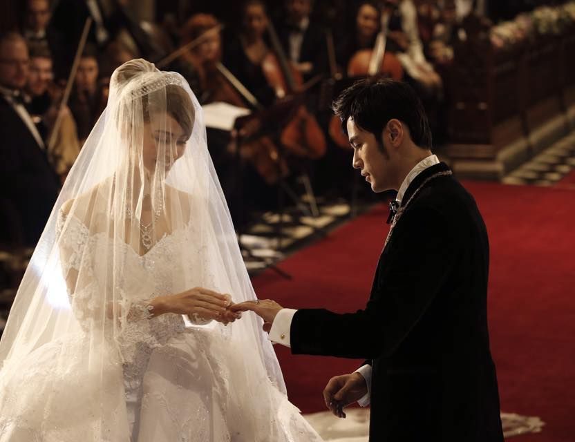 Bridal veil, Veil, Bridal clothing, Dress, Bride, Suit, Formal wear, Happy, Wedding dress, Coat, 