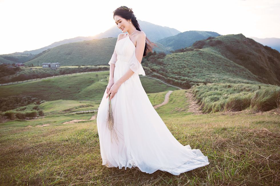 Wedding dress, Gown, People in nature, Dress, Photograph, White, Bride, Clothing, Bridal clothing, Beauty, 