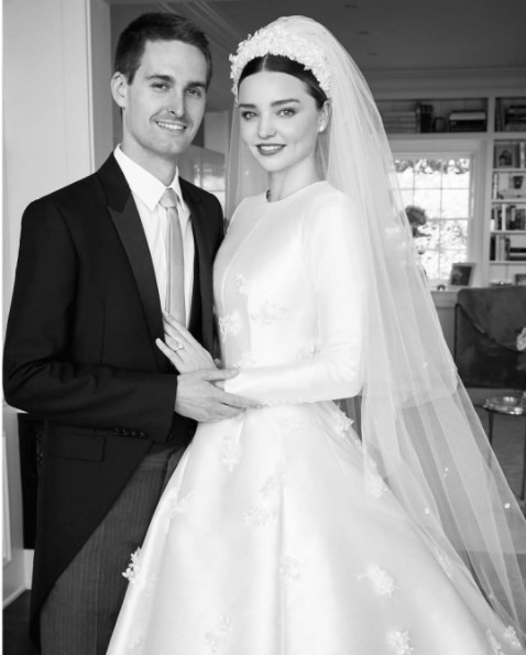 Bride, Bridal veil, Wedding dress, Gown, Photograph, Veil, Bridal accessory, Dress, White, Bridal clothing, 