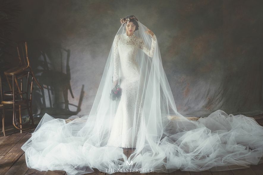 Bridal veil, Veil, Bridal accessory, Wedding dress, Bride, Dress, Clothing, Gown, Bridal clothing, Fashion, 