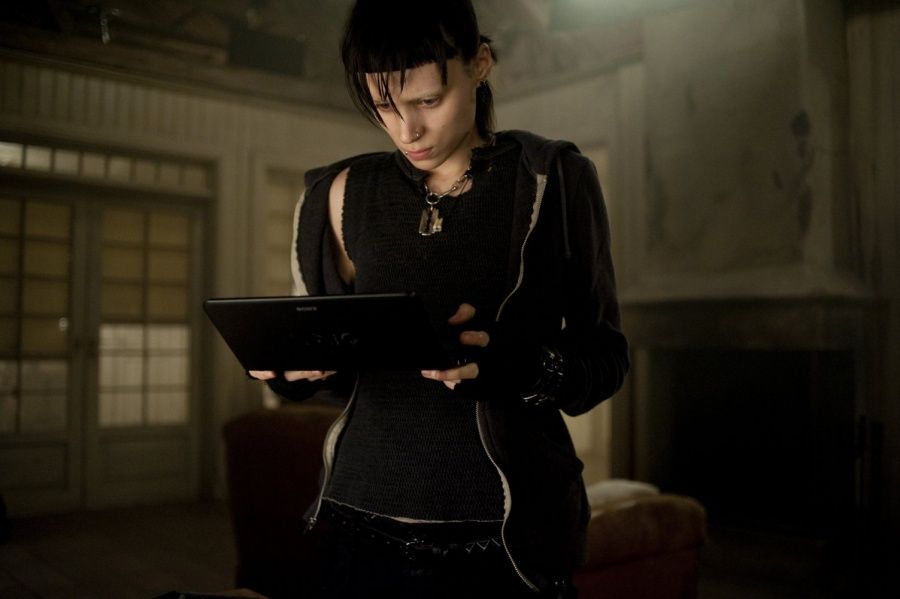Jewellery, Living room, Bangs, Necklace, Computer, Gadget, Laptop, Leather, 