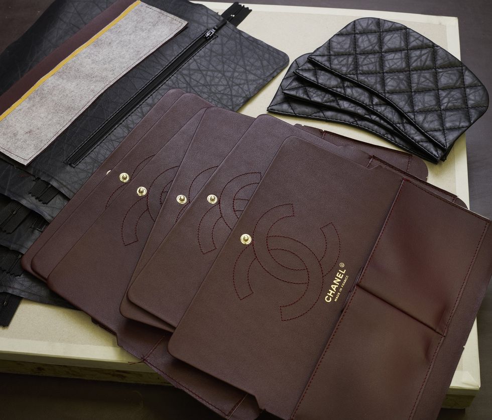 Brown, Textile, Bag, Shoulder bag, Material property, Design, Pocket, Baggage, Leather, Wallet, 
