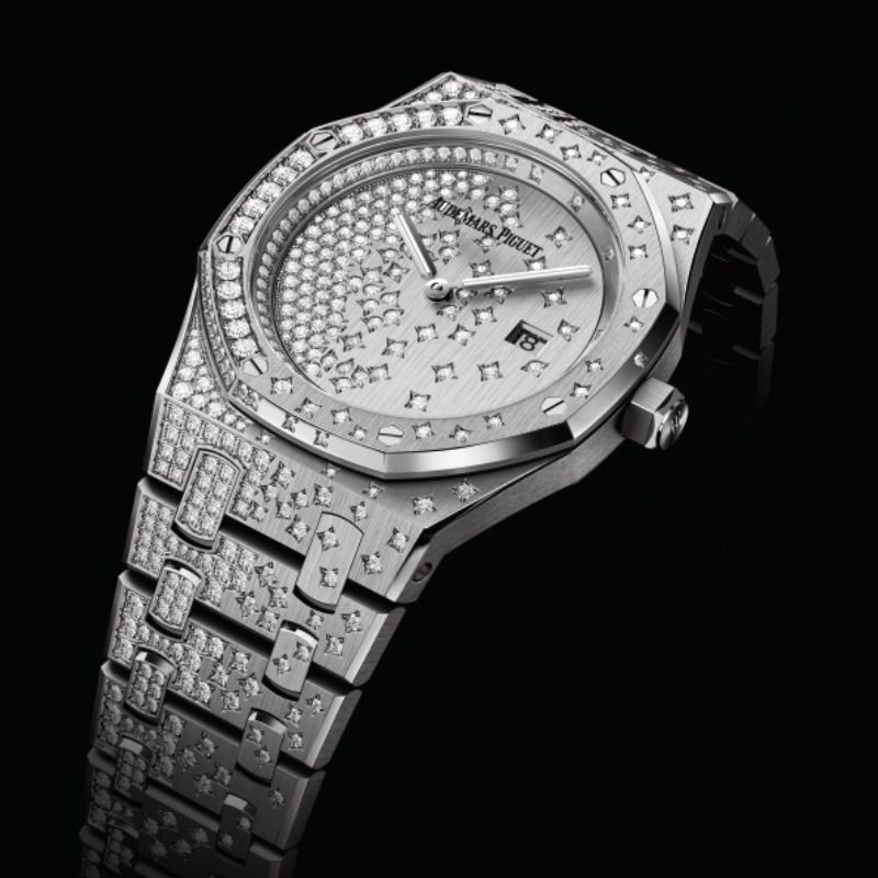 Analog watch, Watch, Watch accessory, Fashion accessory, Jewellery, Silver, Diamond, Platinum, Brand, Metal, 