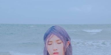Body of water, Blue, Lip, Hairstyle, Photograph, Ocean, Coastal and oceanic landforms, Jaw, Electric blue, Sea, 