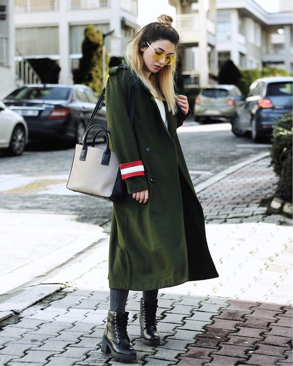 Clothing, Street fashion, Photograph, Coat, Outerwear, Fashion, Snapshot, Footwear, Ankle, Trench coat, 