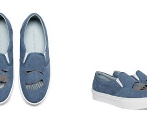 Footwear, Product, Shoe, White, Font, Light, Tan, Black, Grey, Beige, 