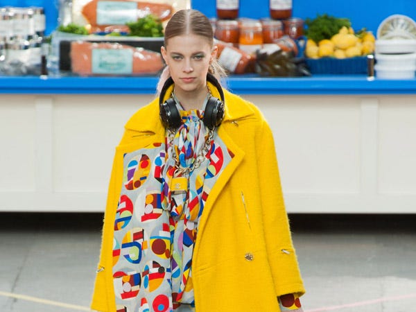 Yellow, Textile, Outerwear, Coat, Bag, Style, Street fashion, Orange, Fashion, Electric blue, 