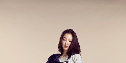 Clothing, Sleeve, Shoulder, Textile, Joint, Outerwear, Human leg, Style, T-shirt, Knee, 