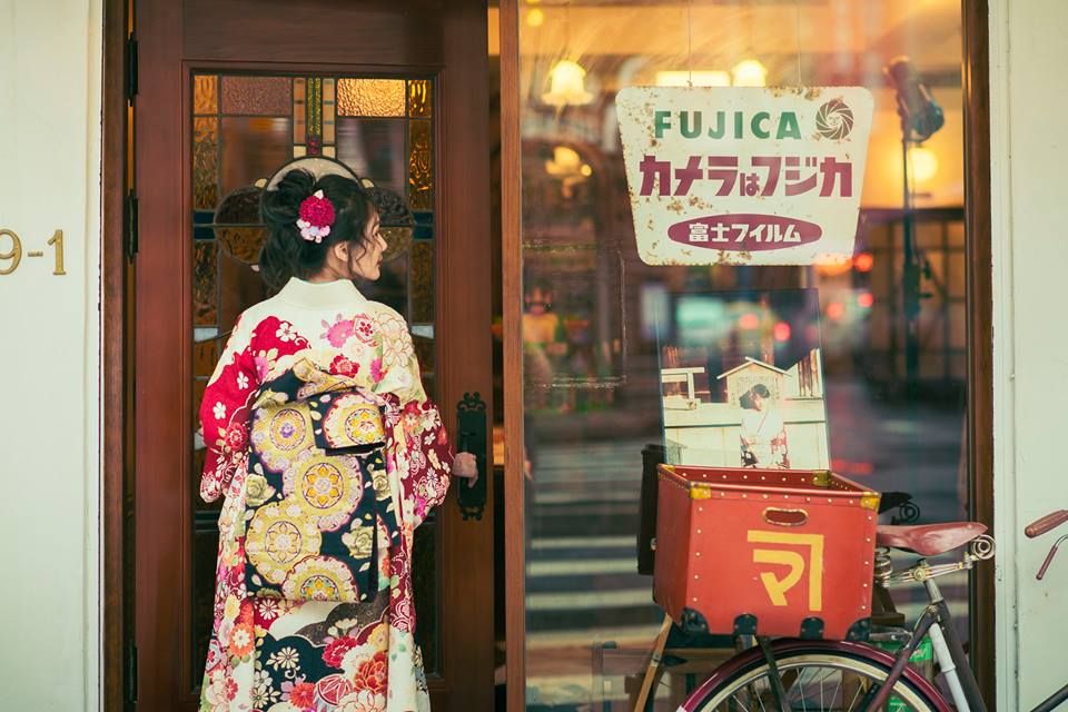 Kimono, Display window, Costume, Door, 