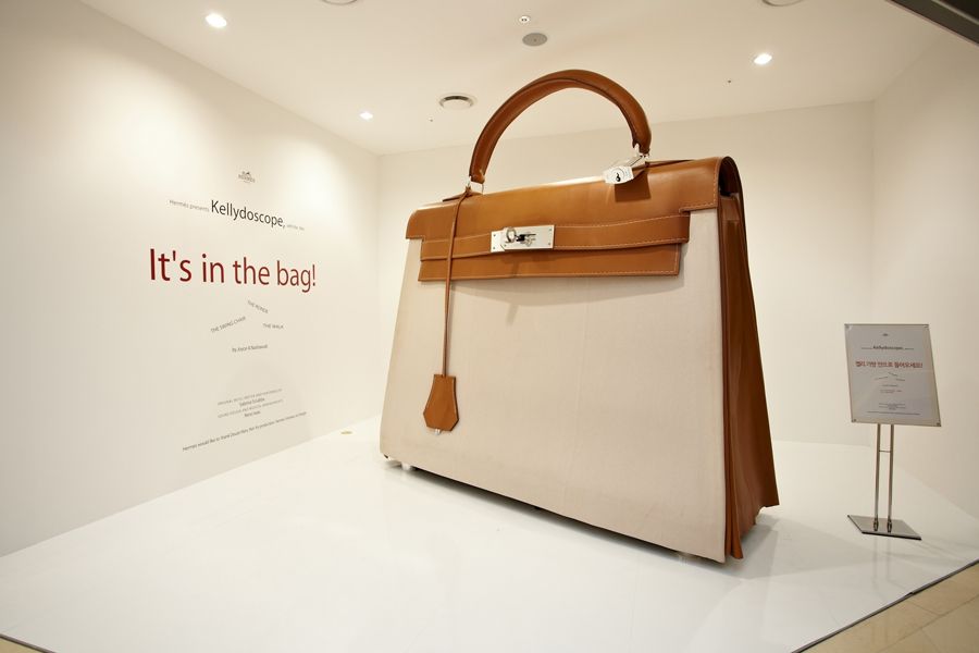 Product, Brown, Bag, Luggage and bags, Iron, Tan, Leather, Beige, Shoulder bag, Metal, 