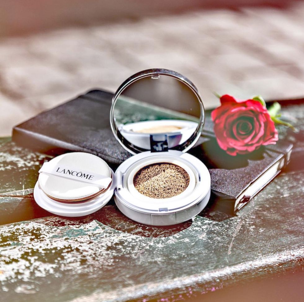 Chemical compound, Photography, Cosmetics, Silver, Peach, Rose, Powder, Garden roses, Rose order, Rose family, 