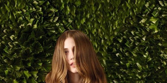 Lip, Brown, Hairstyle, Eyebrow, Style, Long hair, Step cutting, Beauty, Brown hair, Youth, 