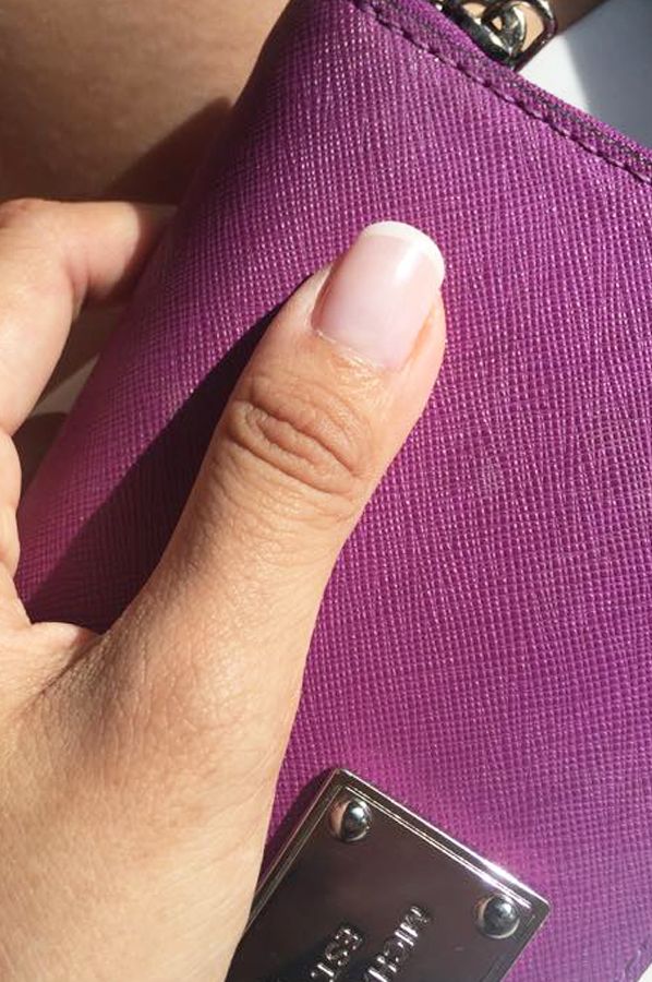 Finger, Skin, Purple, Joint, Magenta, Electronic device, Wrist, Pattern, Pink, Nail, 