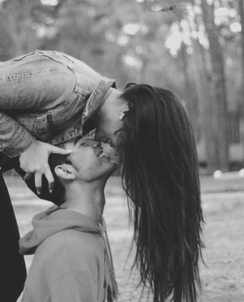 Photograph, Black-and-white, Romance, Forehead, Monochrome photography, Interaction, Love, Kiss, Photography, Monochrome, 