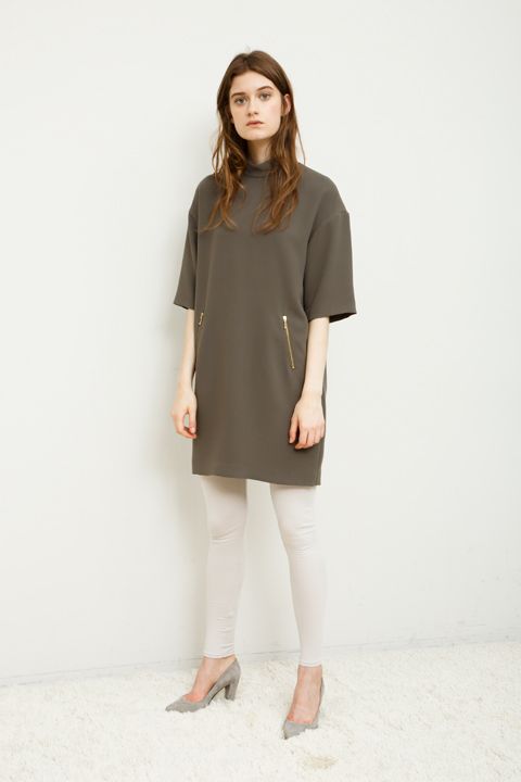 Brown, Sleeve, Shoulder, Human leg, Collar, Textile, Joint, Outerwear, White, Style, 