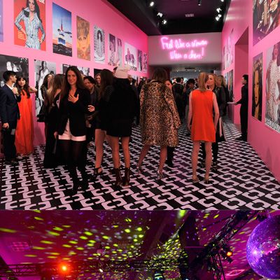 Event, Magenta, Purple, Pink, Violet, Fashion, Dress, Crowd, Public event, Party, 