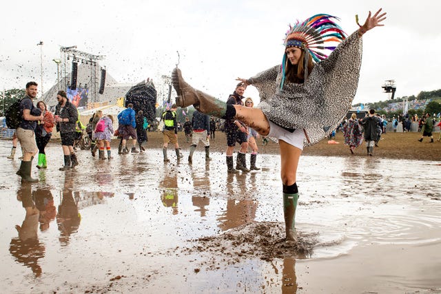 Human, Fun, People in nature, Puddle, Wetland, Reflection, Mud, Precipitation, Dance, Rain, 