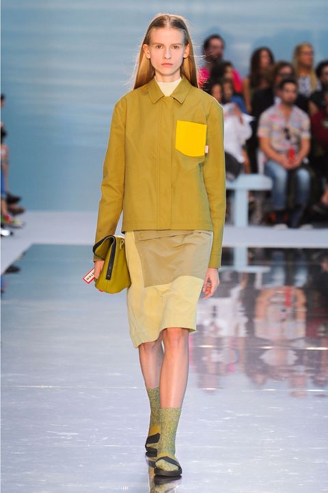 Yellow, Event, Fashion show, Joint, Outerwear, Runway, Style, Fashion model, Knee, Fashion, 