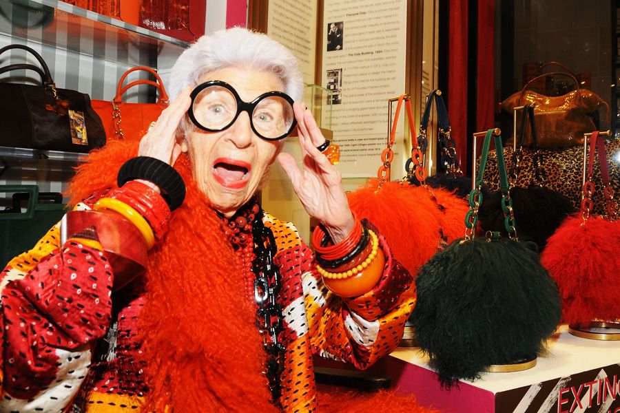 iris apfel 世界上最潮的時尚奶奶離開我們了！享嵩壽102歲 留下受用一生的經典名言語錄：盛裝打扮不是給別人，是給自己開心！