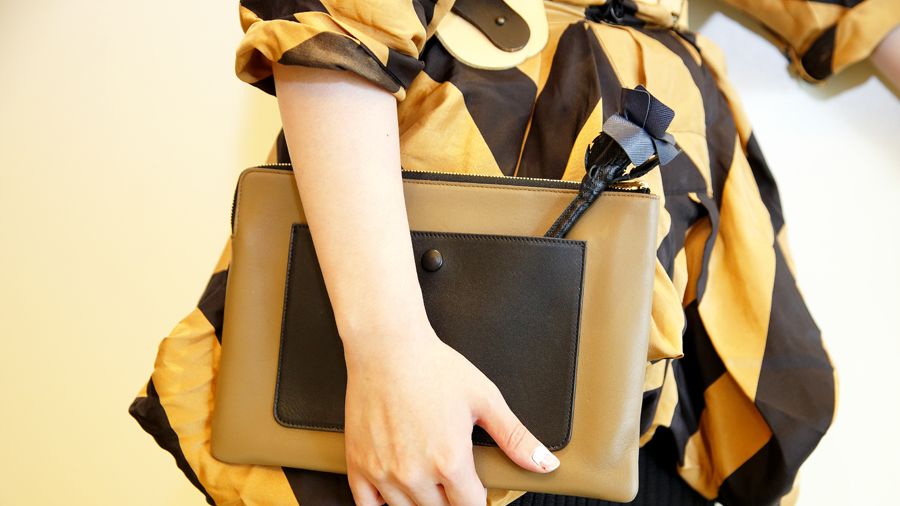Brown, Yellow, Orange, Bag, Fashion, Luggage and bags, Shoulder bag, Tan, Fashion design, Leather, 