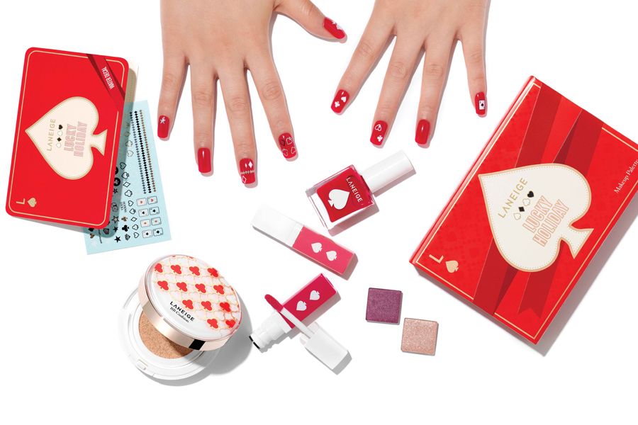 Finger, Red, Nail, Carmine, Wrist, Games, Manicure, Thumb, Nail polish, Material property, 