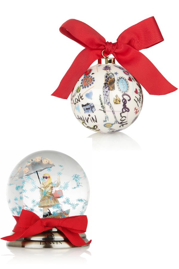 Ribbon, Christmas decoration, Holiday ornament, Toy, Party supply, Christmas ornament, Ornament, Christmas, Craft, Creative arts, 