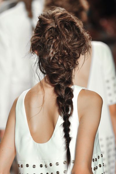 Clothing, Hairstyle, Shoulder, Joint, White, Style, Back, Fashion, Neck, Long hair, 